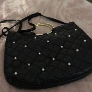 black whith pearl strap bags